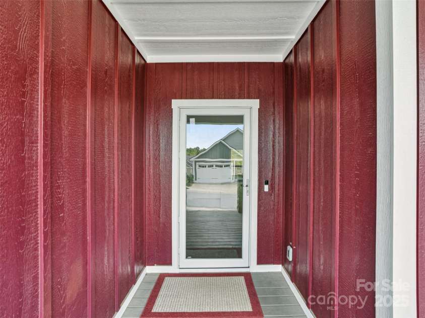 64 Leyland Circle, Hendersonville, NC 28792.  MLS# CAR4308400, YatesRealty ID 318. 