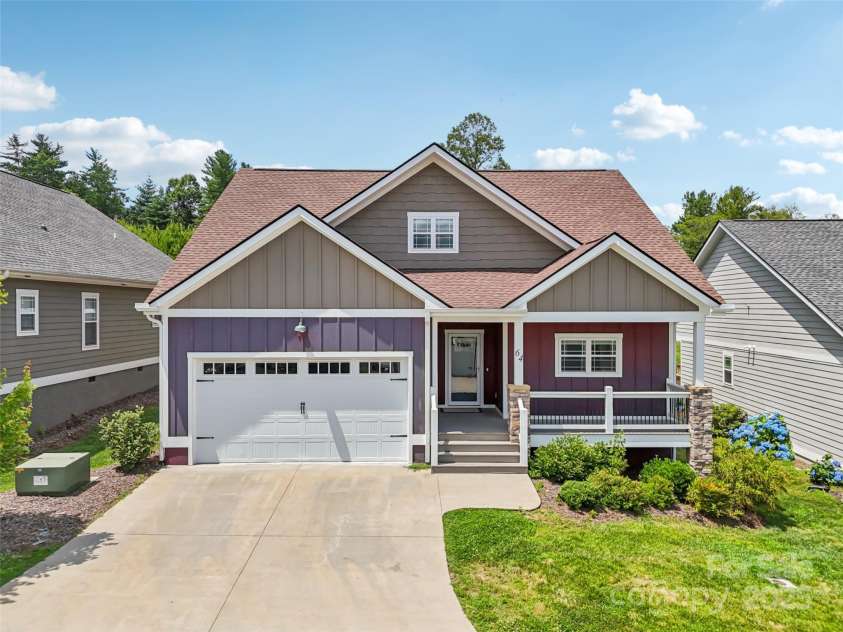 64 Leyland Circle, Hendersonville, NC 28792.  MLS# CAR4308400, YatesRealty ID 318. 