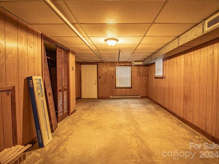 654 Meadowlark Drive, Winston Salem, NC 27106.  MLS# CAR4206176, YatesRealty ID 318. 