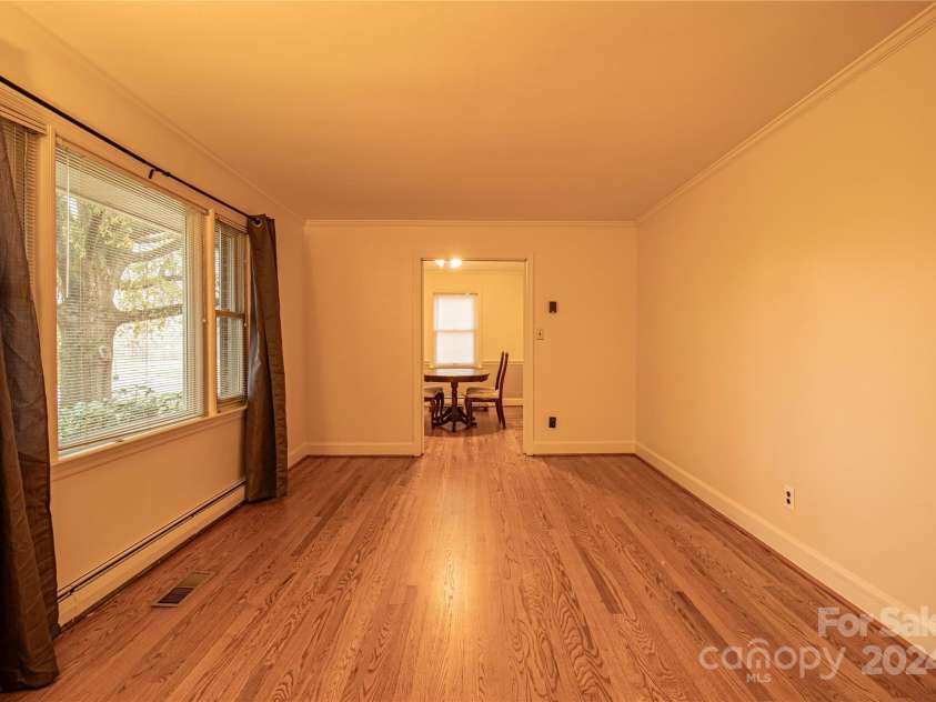 654 Meadowlark Drive, Winston Salem, NC 27106.  MLS# CAR4206176, YatesRealty ID 318. 