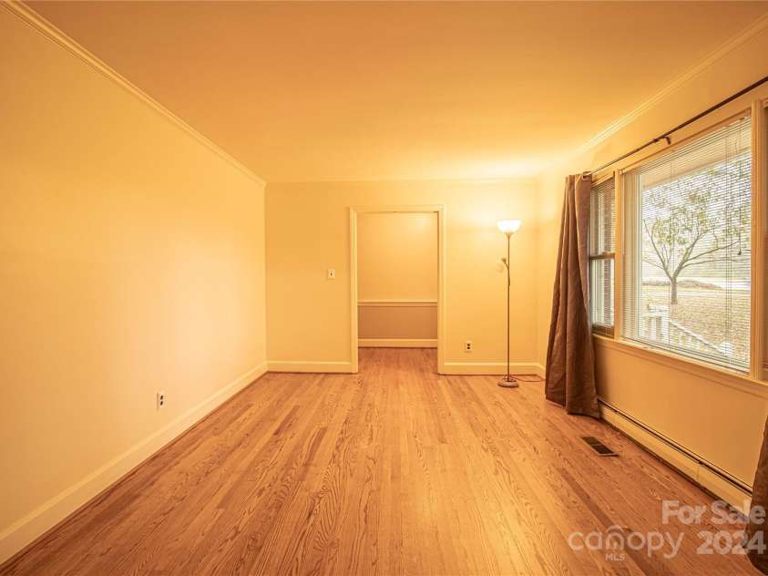 654 Meadowlark Drive, Winston Salem, NC 27106.  MLS# CAR4206176, YatesRealty ID 318. 