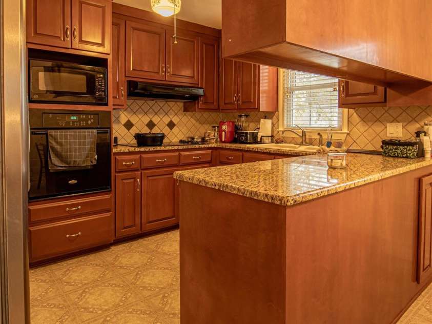 654 Meadowlark Drive, Winston Salem, NC 27106.  MLS# CAR4206176, YatesRealty ID 318. 