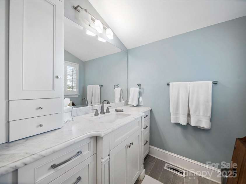 1623 Geneva Court, Charlotte, NC 28209.  MLS# CAR4235982, YatesRealty ID 3180. 2nd vanity