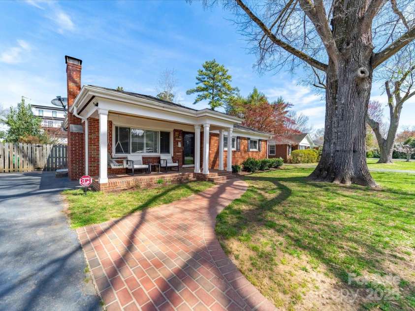 1623 Geneva Court, Charlotte, NC 28209.  MLS# CAR4235982, YatesRealty ID 3180. 