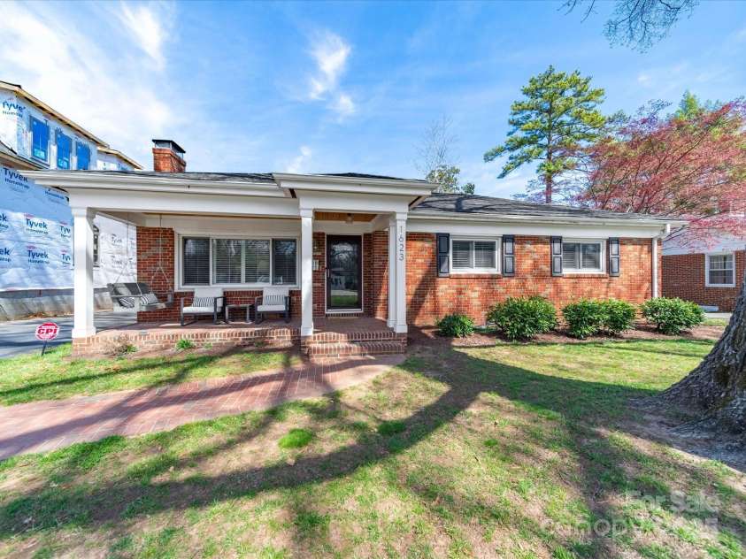 1623 Geneva Court, Charlotte, NC 28209.  MLS# CAR4235982, YatesRealty ID 3180. 