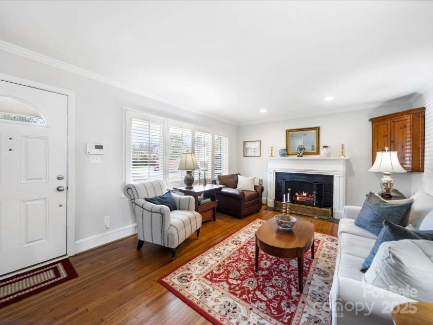 1623 Geneva Court, Charlotte, NC 28209.  MLS# CAR4235982, YatesRealty ID 3180. 