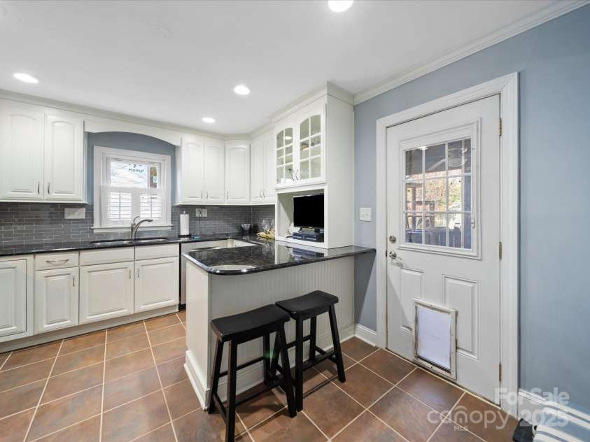 1623 Geneva Court, Charlotte, NC 28209.  MLS# CAR4235982, YatesRealty ID 3180. 