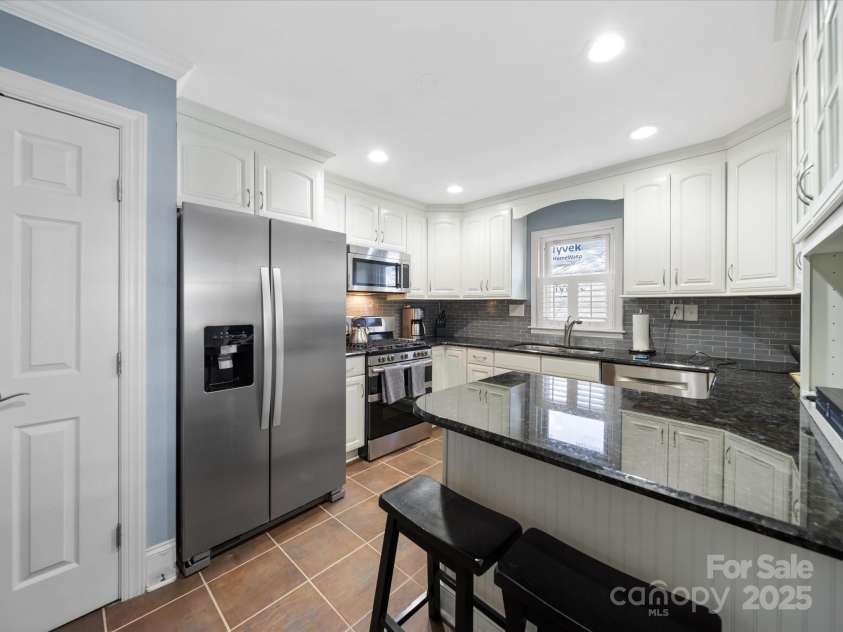 1623 Geneva Court, Charlotte, NC 28209.  MLS# CAR4235982, YatesRealty ID 3180. 