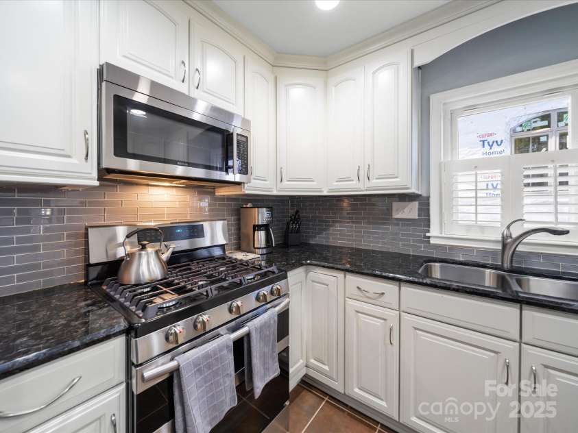 1623 Geneva Court, Charlotte, NC 28209.  MLS# CAR4235982, YatesRealty ID 3180. 