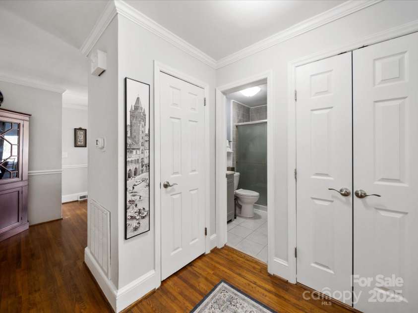 1623 Geneva Court, Charlotte, NC 28209.  MLS# CAR4235982, YatesRealty ID 3180. Hall