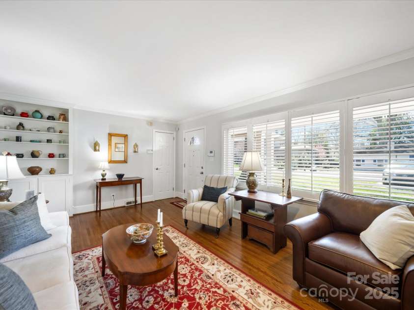 1623 Geneva Court, Charlotte, NC 28209.  MLS# CAR4235982, YatesRealty ID 3180. Living Room
