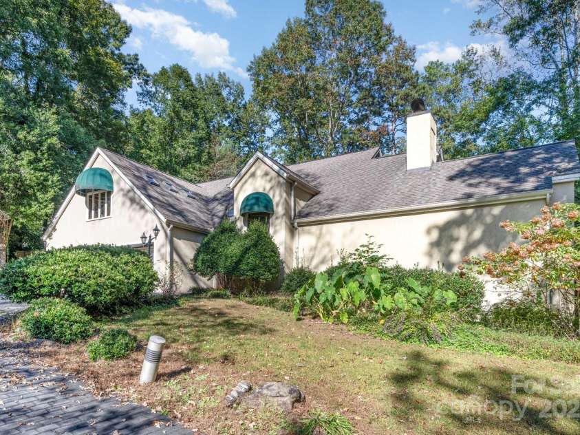 2116 8th Street Drive, Hickory, NC 28601.  MLS# CAR4311833, YatesRealty ID 3180. 