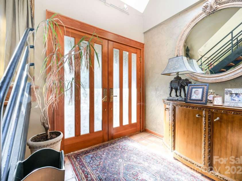 2116 8th Street Drive, Hickory, NC 28601.  MLS# CAR4311833, YatesRealty ID 3180. 