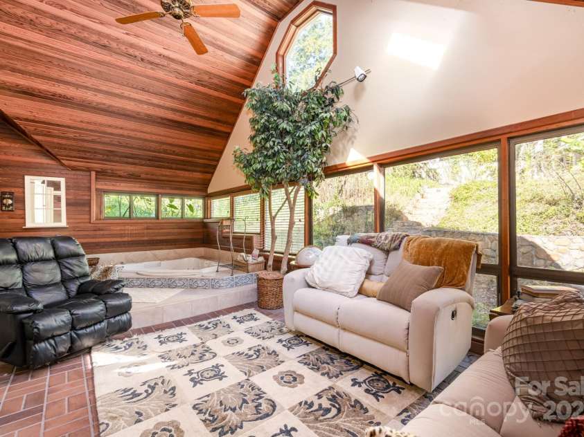 2116 8th Street Drive, Hickory, NC 28601.  MLS# CAR4311833, YatesRealty ID 3180. 