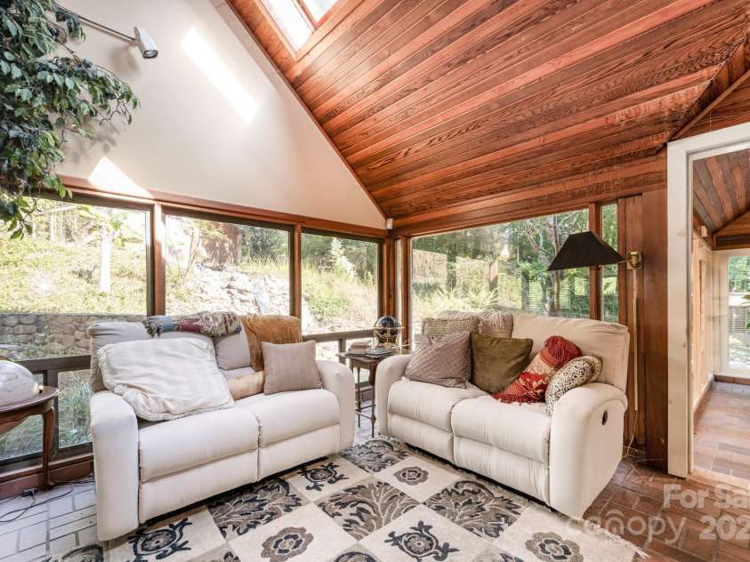 2116 8th Street Drive, Hickory, NC 28601.  MLS# CAR4311833, YatesRealty ID 3180. 