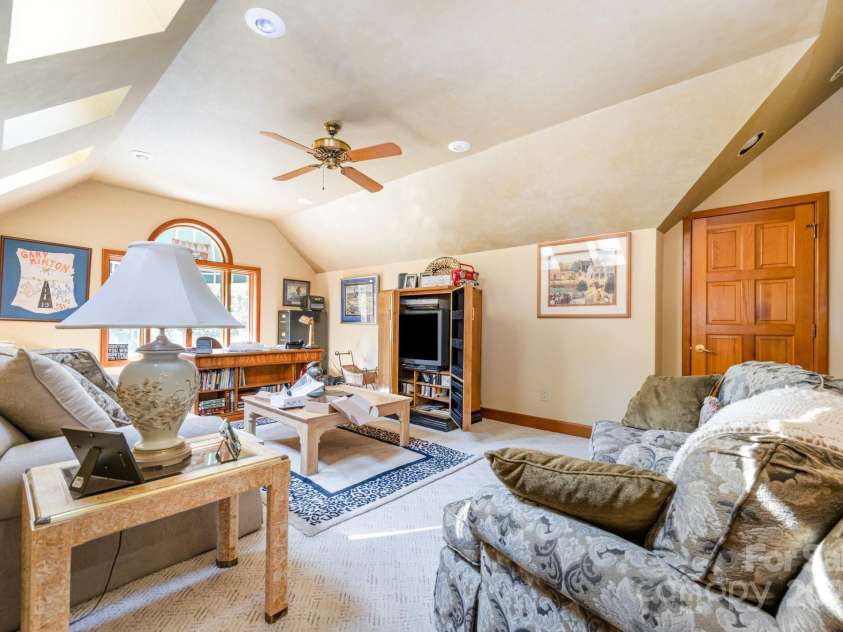 2116 8th Street Drive, Hickory, NC 28601.  MLS# CAR4311833, YatesRealty ID 3180. 