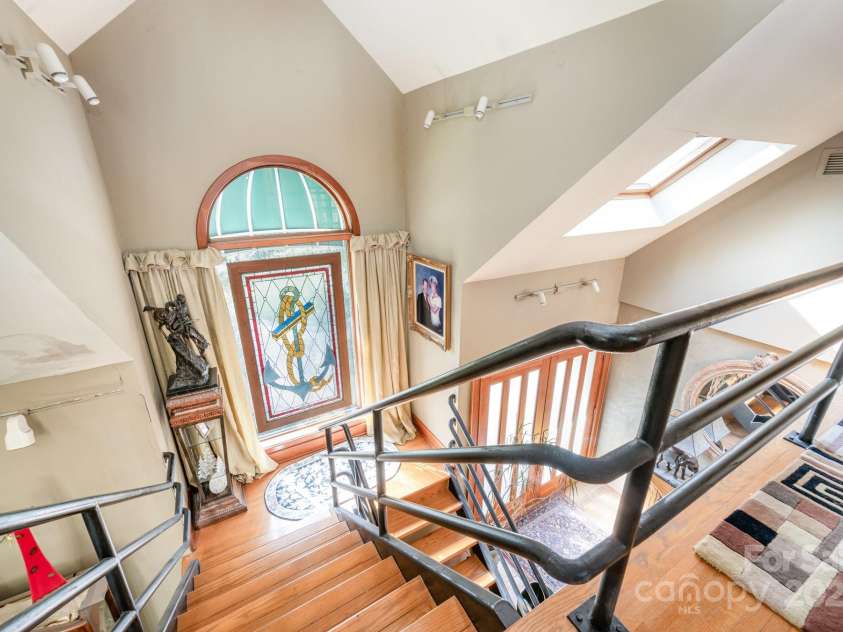 2116 8th Street Drive, Hickory, NC 28601.  MLS# CAR4311833, YatesRealty ID 3180. 