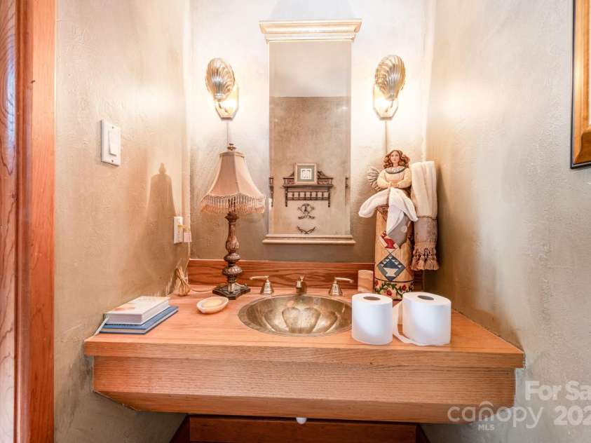 2116 8th Street Drive, Hickory, NC 28601.  MLS# CAR4311833, YatesRealty ID 3180. 