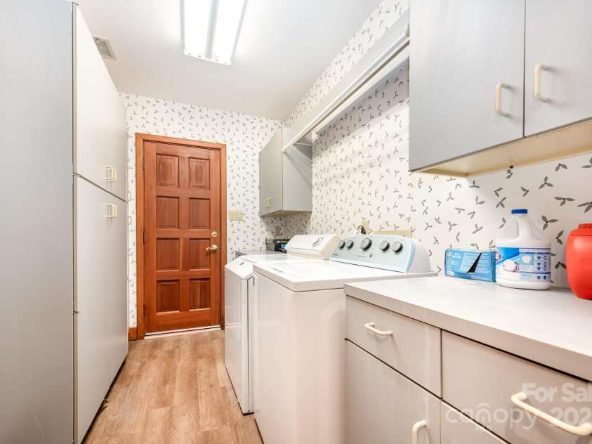 2116 8th Street Drive, Hickory, NC 28601.  MLS# CAR4311833, YatesRealty ID 3180. 