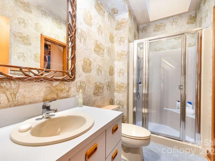 2116 8th Street Drive, Hickory, NC 28601.  MLS# CAR4311833, YatesRealty ID 3180. 