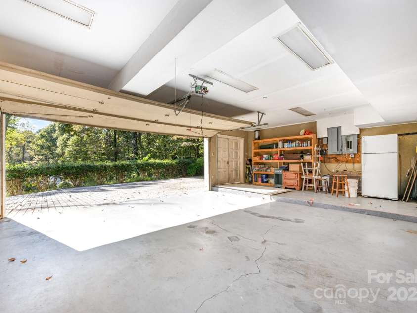 2116 8th Street Drive, Hickory, NC 28601.  MLS# CAR4311833, YatesRealty ID 3180. 