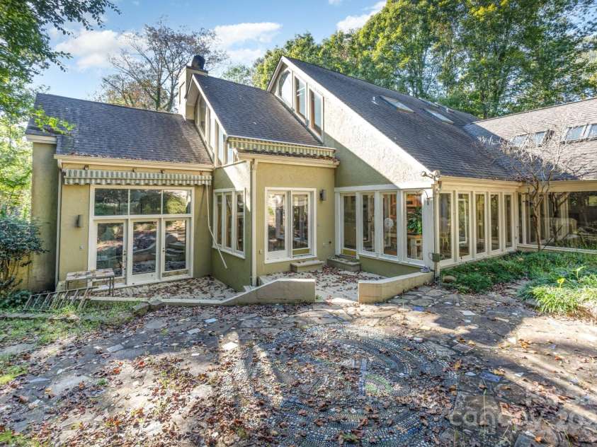 2116 8th Street Drive, Hickory, NC 28601.  MLS# CAR4311833, YatesRealty ID 3180. 