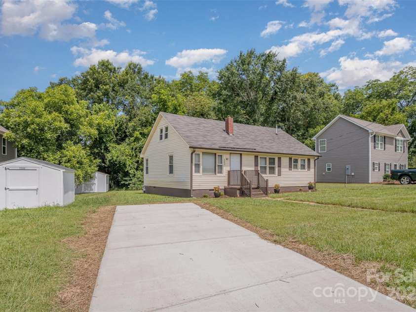 202 Pinchback Avenue, Bessemer City, NC 28016.  MLS# CAR4277000, YatesRealty ID 31800. 