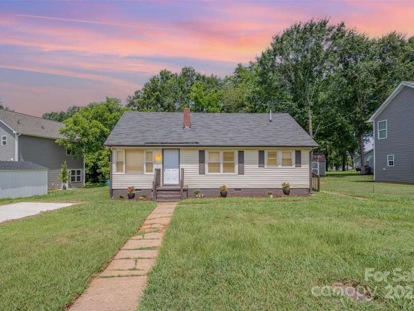202 Pinchback Avenue, Bessemer City, NC 28016.  MLS# CAR4277000, YatesRealty ID 31800. 