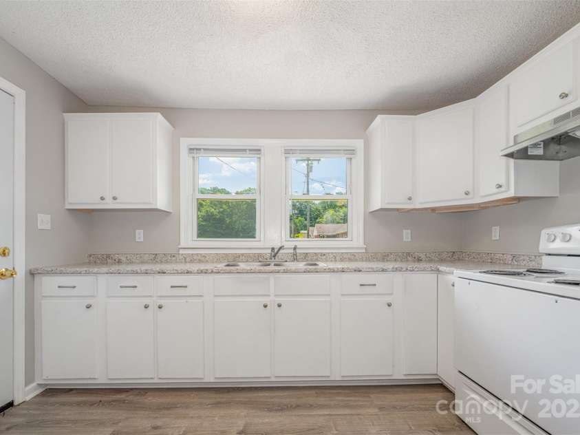 202 Pinchback Avenue, Bessemer City, NC 28016.  MLS# CAR4277000, YatesRealty ID 31800. 