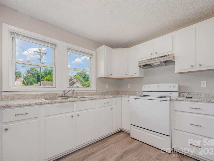 202 Pinchback Avenue, Bessemer City, NC 28016.  MLS# CAR4277000, YatesRealty ID 31800. 