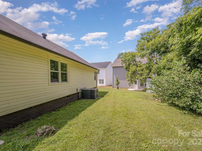 202 Pinchback Avenue, Bessemer City, NC 28016.  MLS# CAR4277000, YatesRealty ID 31800. 