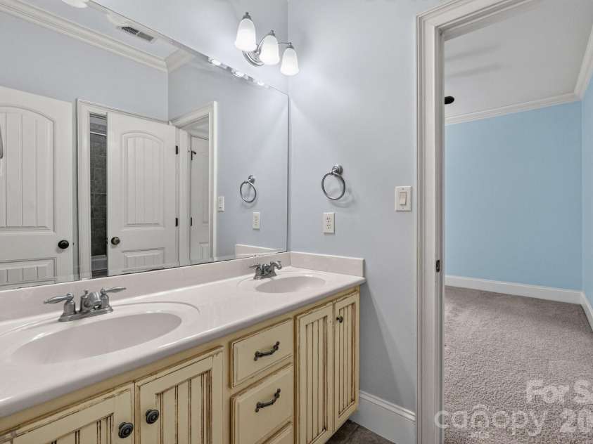 6543 Robin Hollow Drive, Mint Hill, NC 28227.  MLS# CAR4385077, YatesRealty ID 31800. 