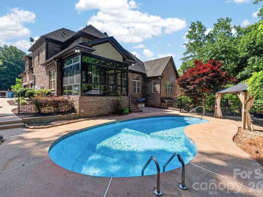6543 Robin Hollow Drive, Mint Hill, NC 28227.  MLS# CAR4385077, YatesRealty ID 31800. 