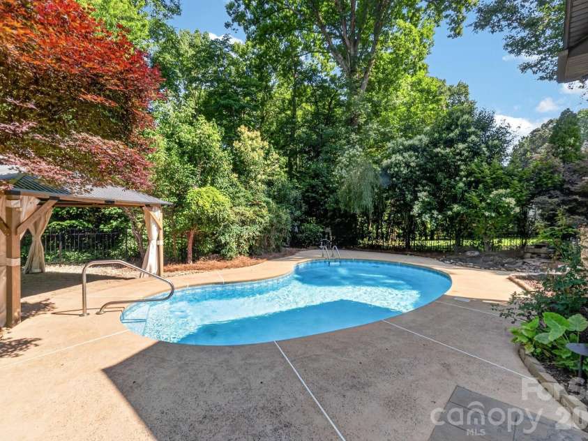 6543 Robin Hollow Drive, Mint Hill, NC 28227.  MLS# CAR4385077, YatesRealty ID 31800. 