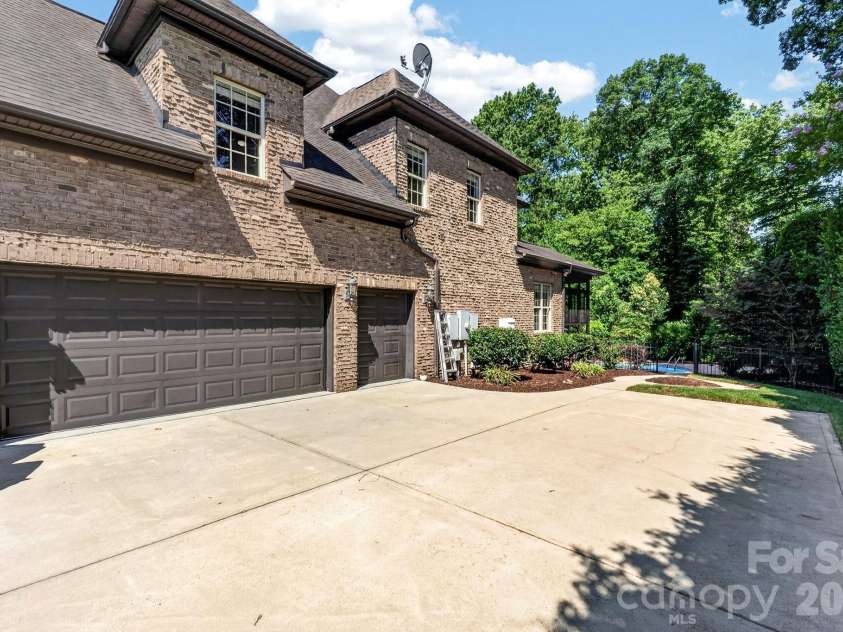 6543 Robin Hollow Drive, Mint Hill, NC 28227.  MLS# CAR4385077, YatesRealty ID 31800. 