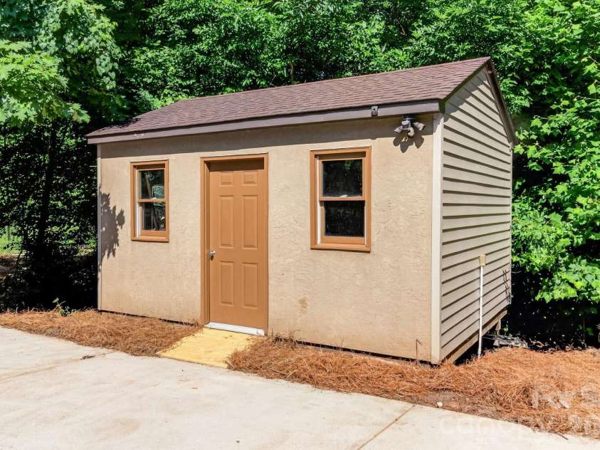 6543 Robin Hollow Drive, Mint Hill, NC 28227.  MLS# CAR4385077, YatesRealty ID 31800. 