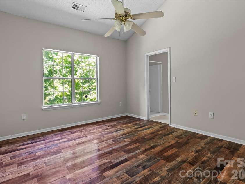 11823 Harris Ridge Drive, Charlotte, NC 28269.  MLS# CAR4370842, YatesRealty ID 31801. 