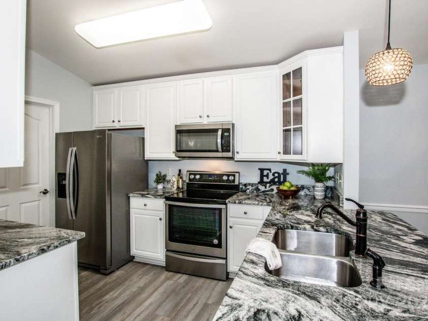 17151 Doe Valley Court, Cornelius, NC 28031.  MLS# CAR4286803, YatesRealty ID 31801. Stainless Steel Appliances