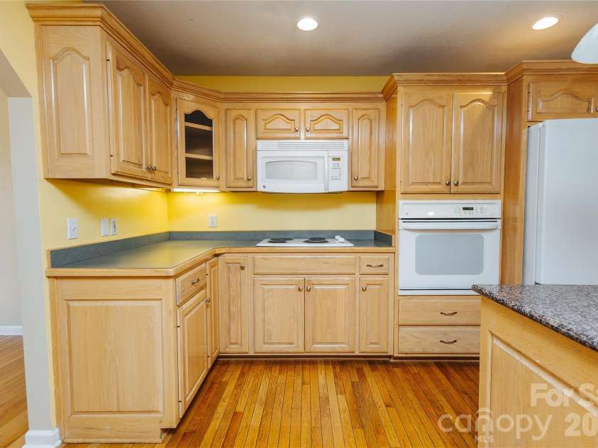 1895 Airport Road, Marion, NC 28752.  MLS# CAR4394606, YatesRealty ID 31802. 