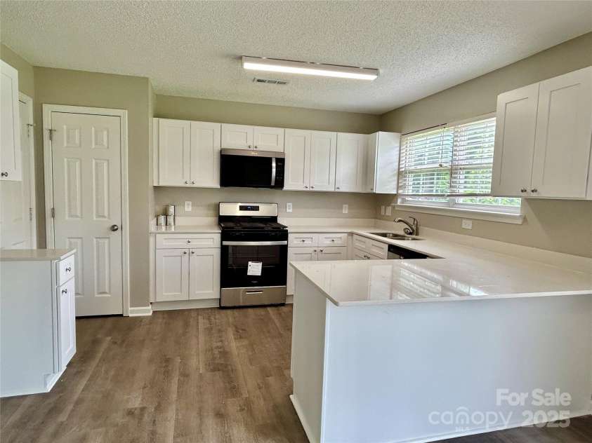 4424 Staffordshire Lane, Charlotte, NC 28213.  MLS# CAR4274521, YatesRealty ID 31803. 