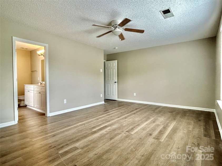 4424 Staffordshire Lane, Charlotte, NC 28213.  MLS# CAR4274521, YatesRealty ID 31803. 