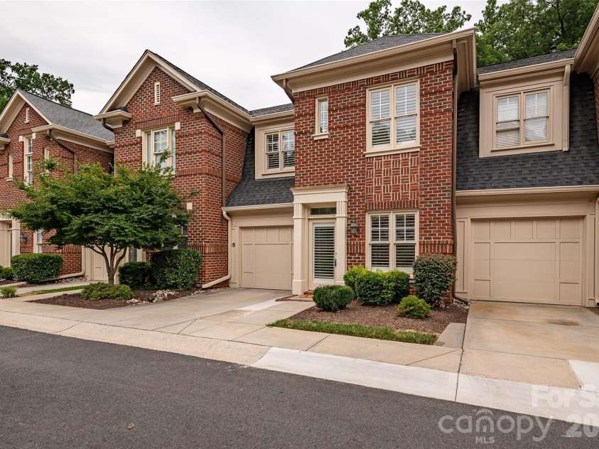 937 Park Slope Drive, Charlotte, NC 28209.  MLS# CAR4393902, YatesRealty ID 31803. 