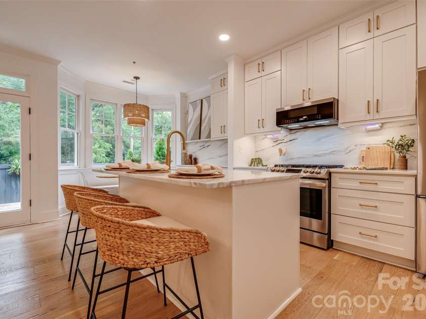 937 Park Slope Drive, Charlotte, NC 28209.  MLS# CAR4393902, YatesRealty ID 31803. 