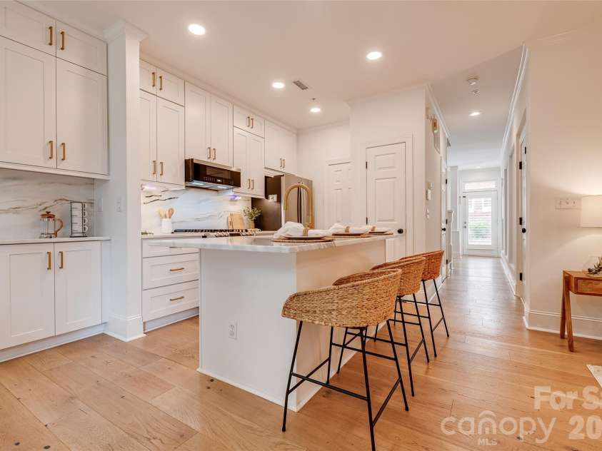 937 Park Slope Drive, Charlotte, NC 28209.  MLS# CAR4393902, YatesRealty ID 31803. 