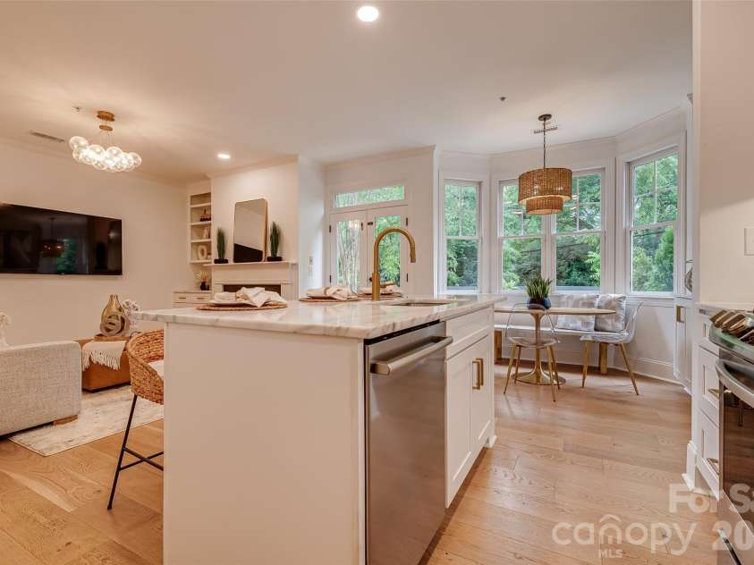 937 Park Slope Drive, Charlotte, NC 28209.  MLS# CAR4393902, YatesRealty ID 31803. 