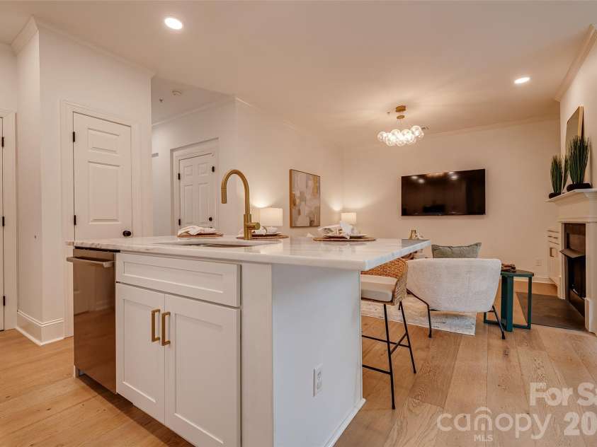 937 Park Slope Drive, Charlotte, NC 28209.  MLS# CAR4393902, YatesRealty ID 31803. 