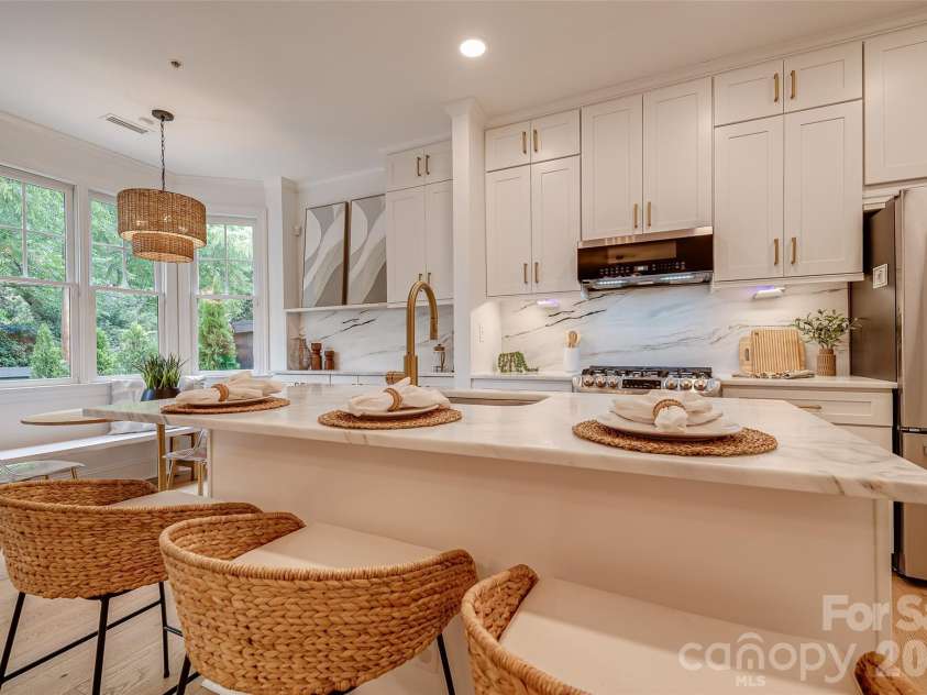 937 Park Slope Drive, Charlotte, NC 28209.  MLS# CAR4393902, YatesRealty ID 31803. 
