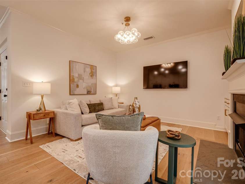 937 Park Slope Drive, Charlotte, NC 28209.  MLS# CAR4393902, YatesRealty ID 31803. 