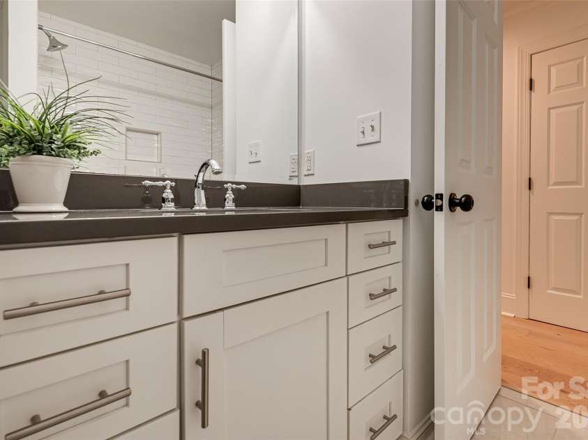 937 Park Slope Drive, Charlotte, NC 28209.  MLS# CAR4393902, YatesRealty ID 31803. Guest Bath
