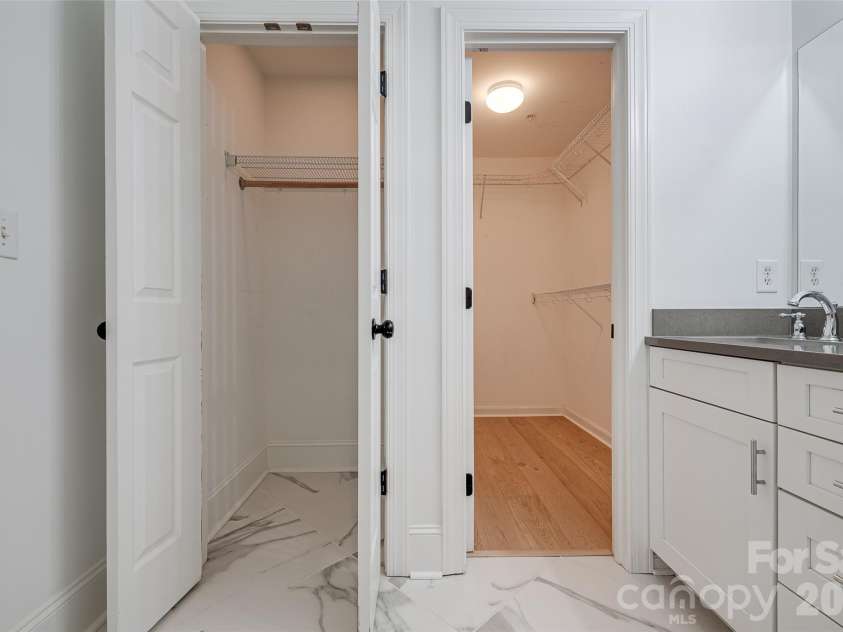 937 Park Slope Drive, Charlotte, NC 28209.  MLS# CAR4393902, YatesRealty ID 31803. Primary Bath / Closets